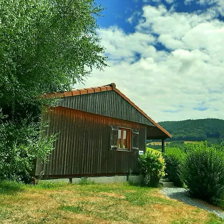 Chalet Dans La Prairie
