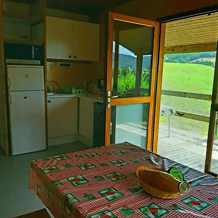 Dans La Prairie Chalet *