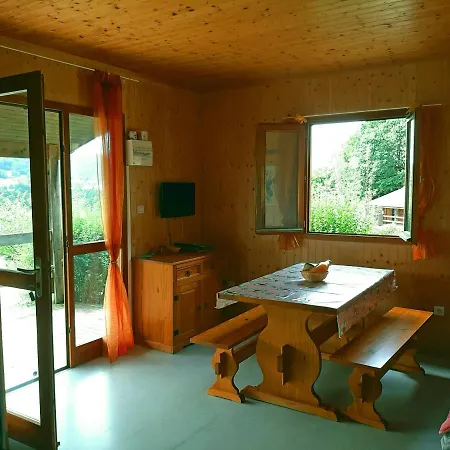 Dans La Prairie Chalet *