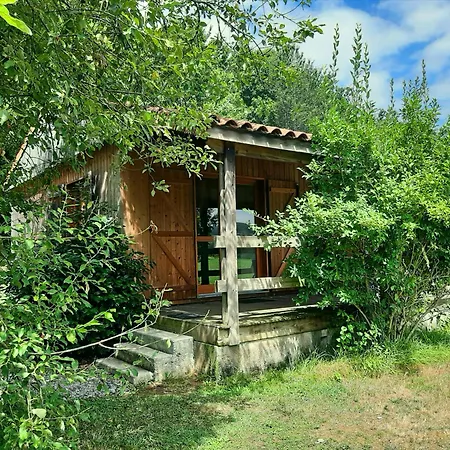 木屋 Dans La Prairie Junhac